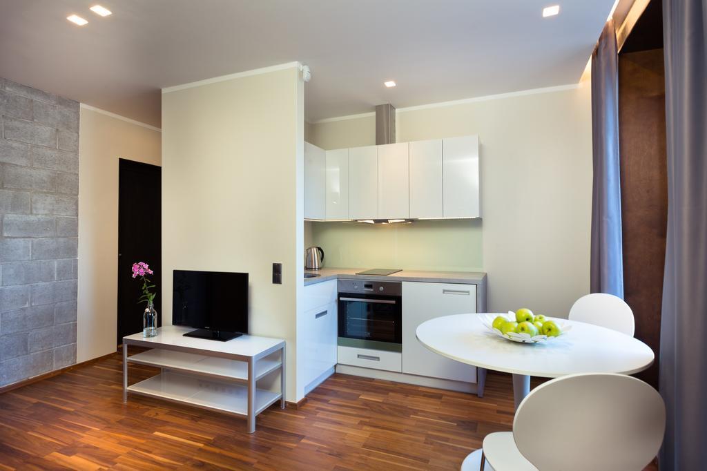 Konrad Old Town Aparthotel Тарту Стая снимка