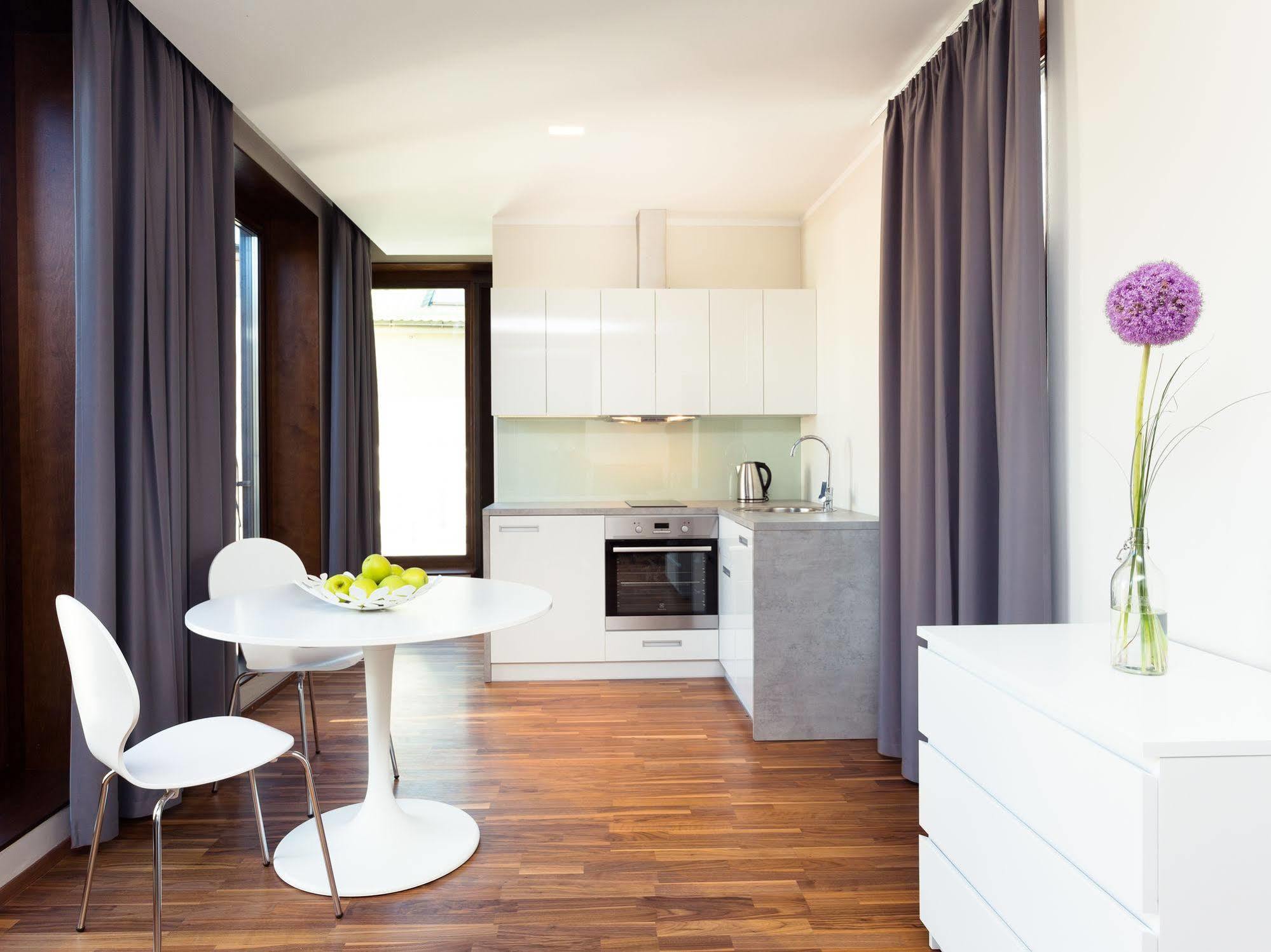 Konrad Old Town Aparthotel Тарту Екстериор снимка